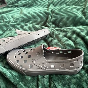 Vans slip on TRK size 10